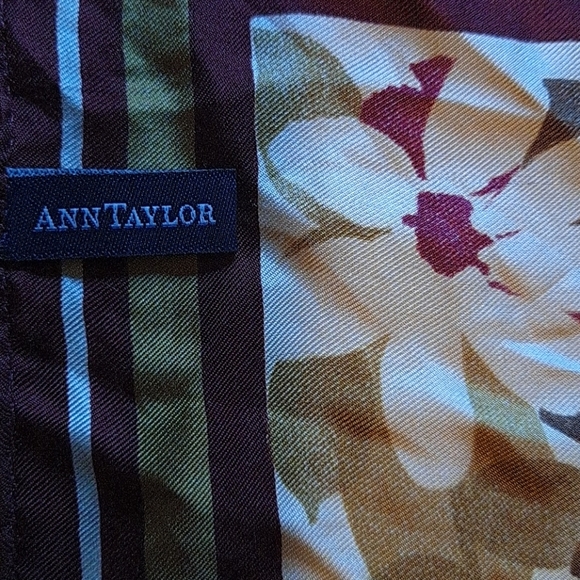 100%Silk Scarf Ann Taylor Flowers - Picture 2 of 3